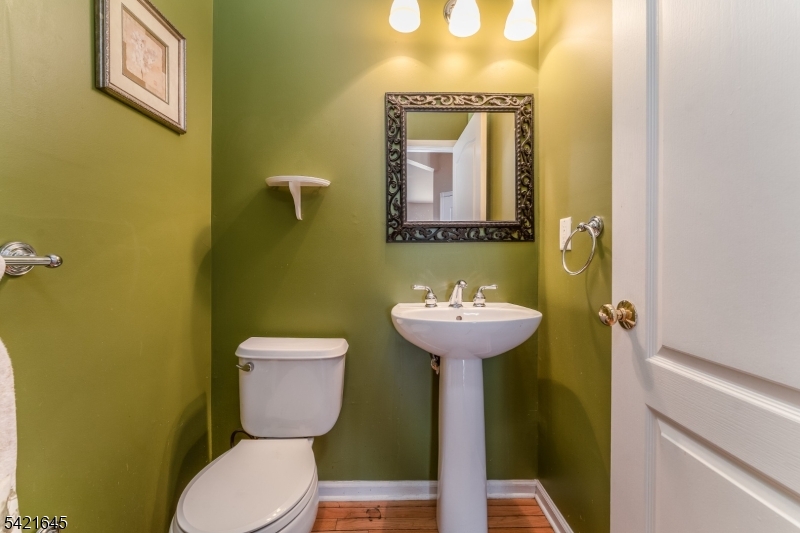 GRENWICH CHASE - Residential