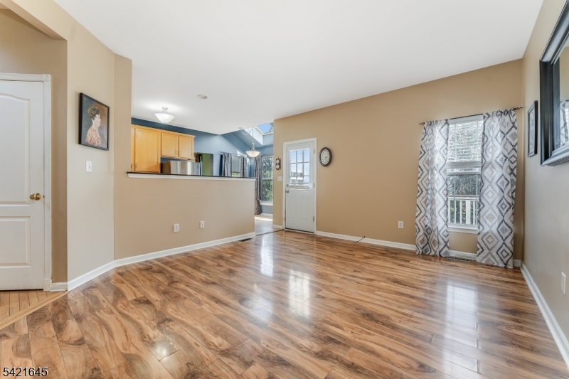 GRENWICH CHASE - Residential