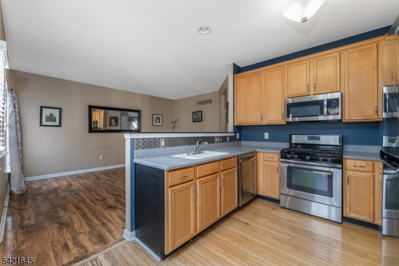 GRENWICH CHASE - Residential