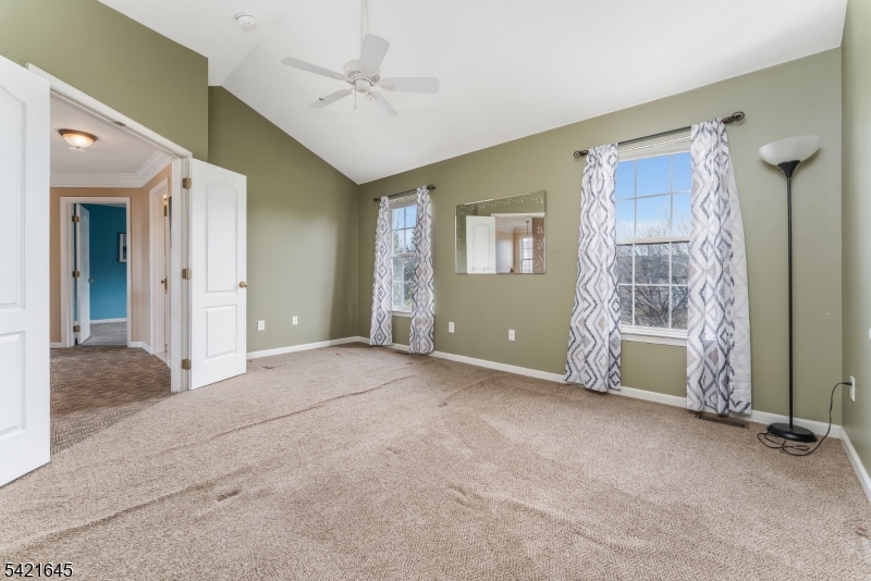 GRENWICH CHASE - Residential