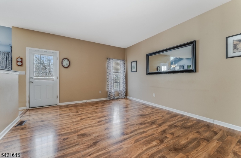 GRENWICH CHASE - Residential