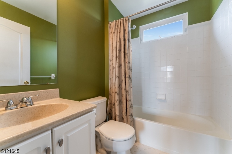 GRENWICH CHASE - Residential