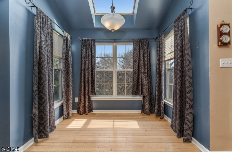 GRENWICH CHASE - Residential