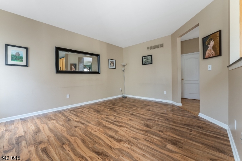 GRENWICH CHASE - Residential