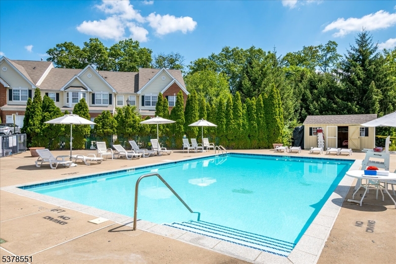 South Plainfield Boro, New Jersey 07080, United States, 2 Bedrooms Bedrooms, ,3 BathroomsBathrooms,Residential,Active,191599