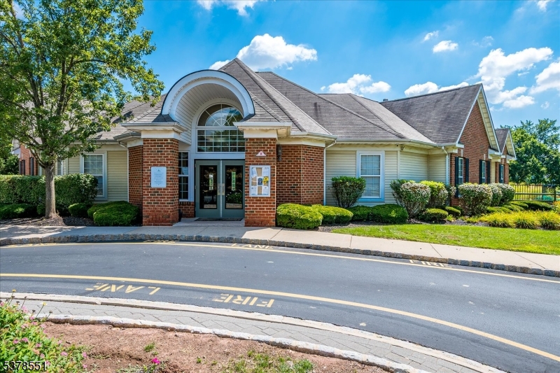 South Plainfield Boro, New Jersey 07080, United States, 2 Bedrooms Bedrooms, ,3 BathroomsBathrooms,Residential,Active,191599