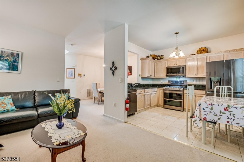 South Plainfield Boro, New Jersey 07080, United States, 2 Bedrooms Bedrooms, ,3 BathroomsBathrooms,Residential,Active,191599