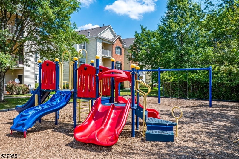 South Plainfield Boro, New Jersey 07080, United States, 2 Bedrooms Bedrooms, ,3 BathroomsBathrooms,Residential,Active,191599