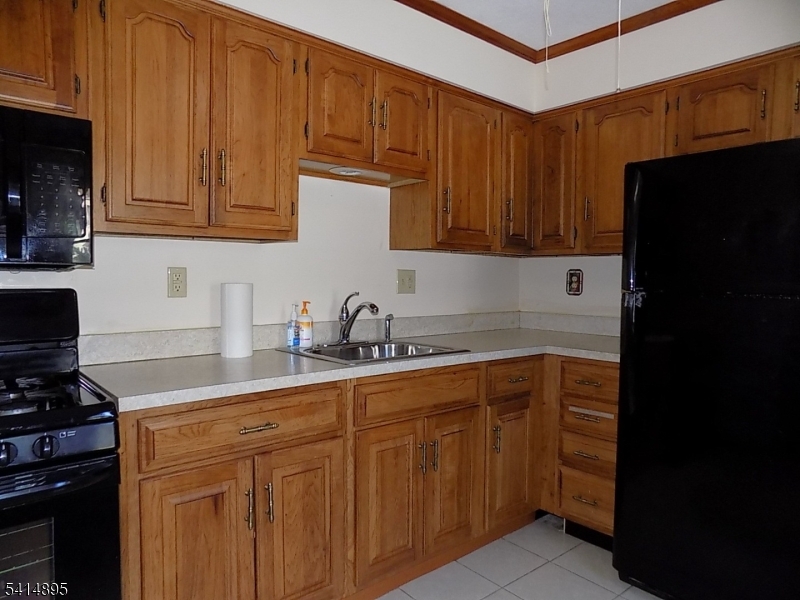 POMPTON PLAINS VILLAGE SEC - Residential