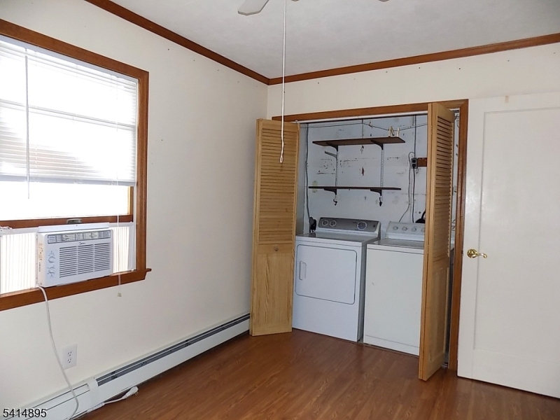 POMPTON PLAINS VILLAGE SEC - Residential