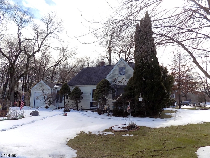 POMPTON PLAINS VILLAGE SEC - Residential