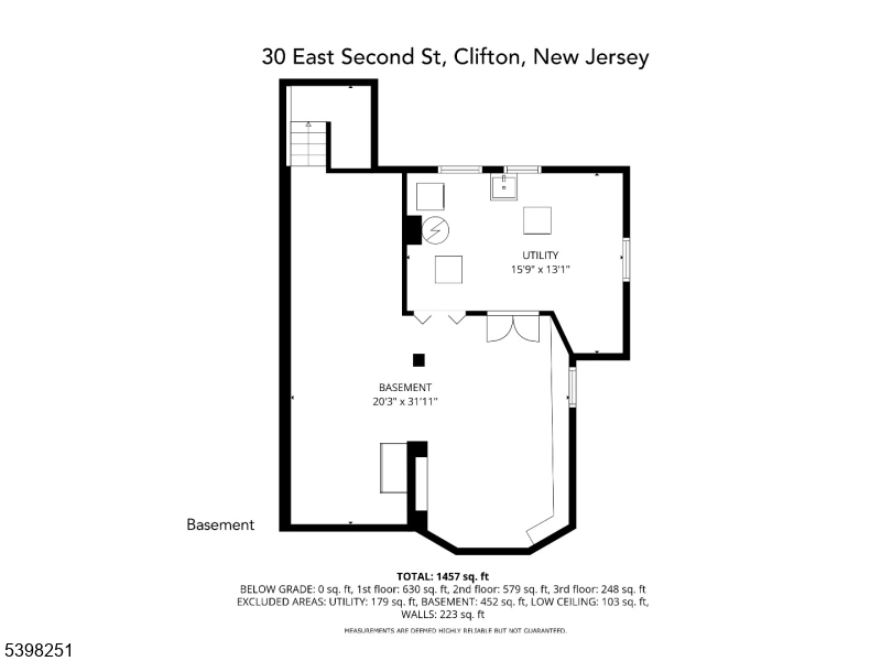 Main image without alt text