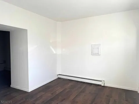 MLS: 3956843
