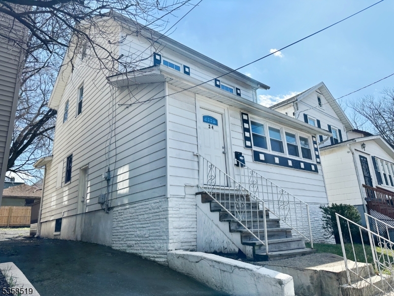 214 Maple Ave