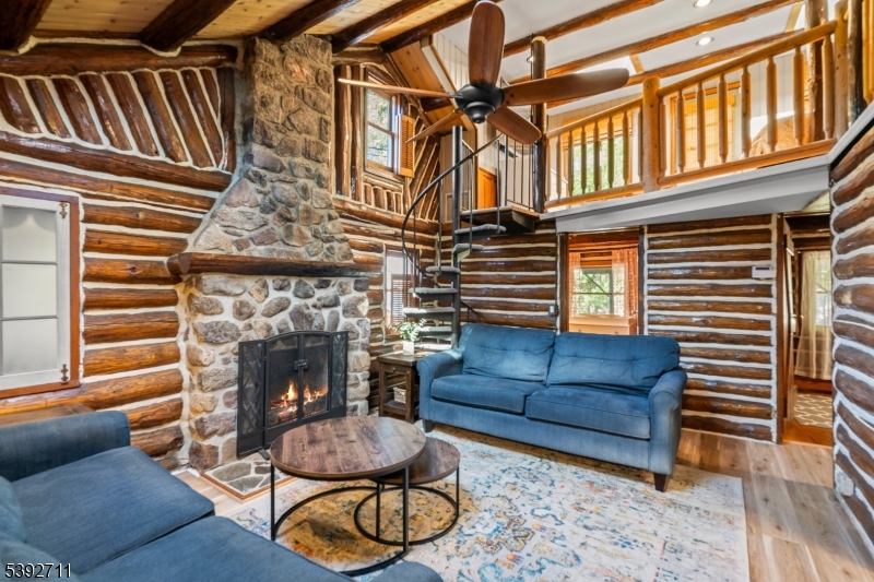 Pinecliff Lake - Residential