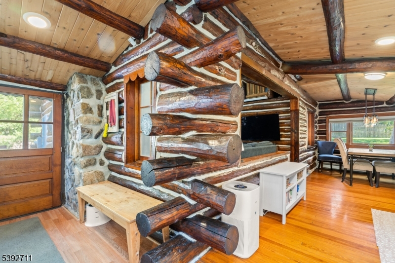 Pinecliff Lake - Residential