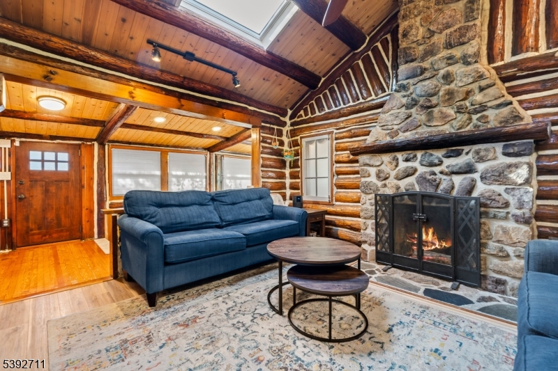 Pinecliff Lake - Residential