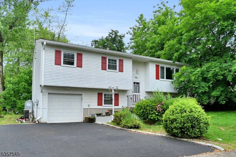 4 Maureen Ct