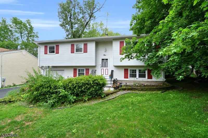 4 Maureen Ct