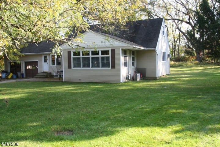 Photo 1 of 22 — 9 Robin Hood Rd, Parsippany-Troy Hills Twp., NJ 07950