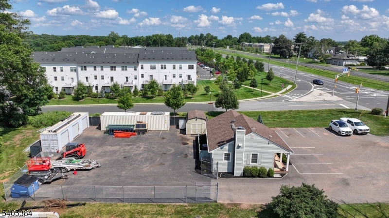 Prime Highway Location - Commercial Lease