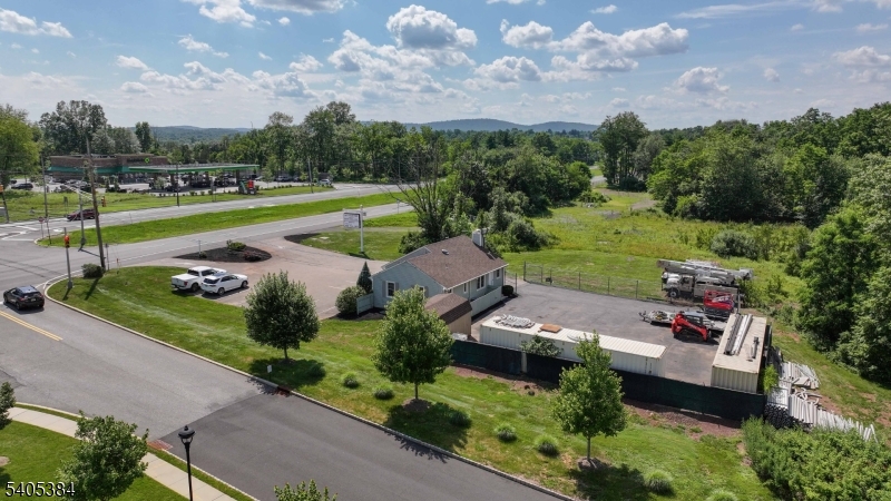 Prime Highway Location - Commercial Lease