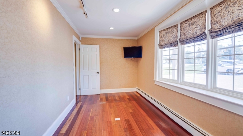 Prime Highway Location - Commercial Lease