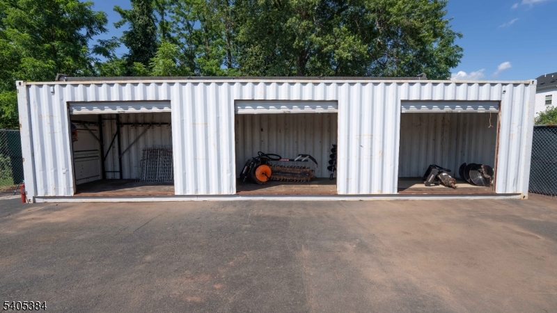 Prime Highway Location - Commercial Lease