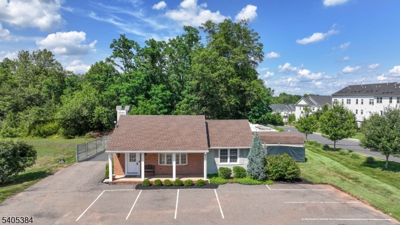 Prime Highway Location - Commercial Lease