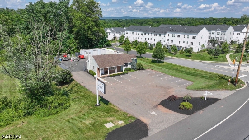 Prime Highway Location - Commercial Lease