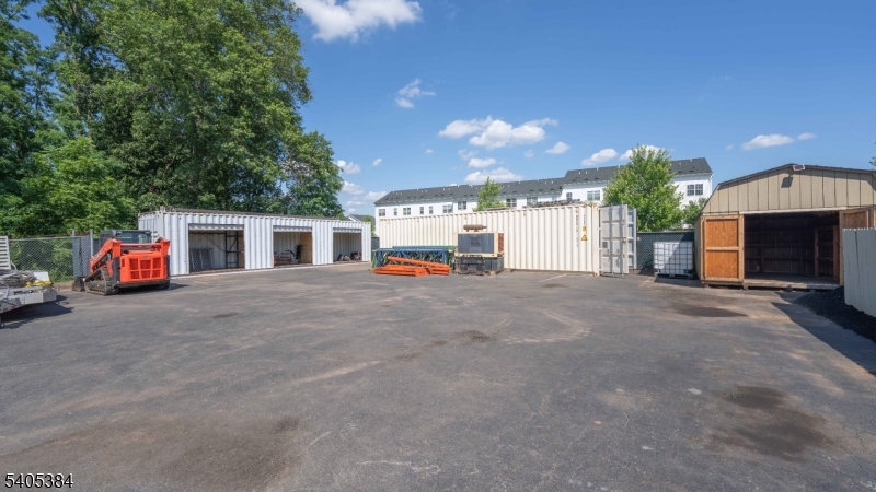 Prime Highway Location - Commercial Lease