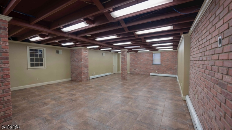 Prime Highway Location - Commercial Lease