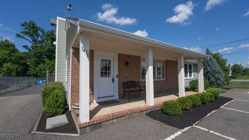 Prime Highway Location - Commercial Lease