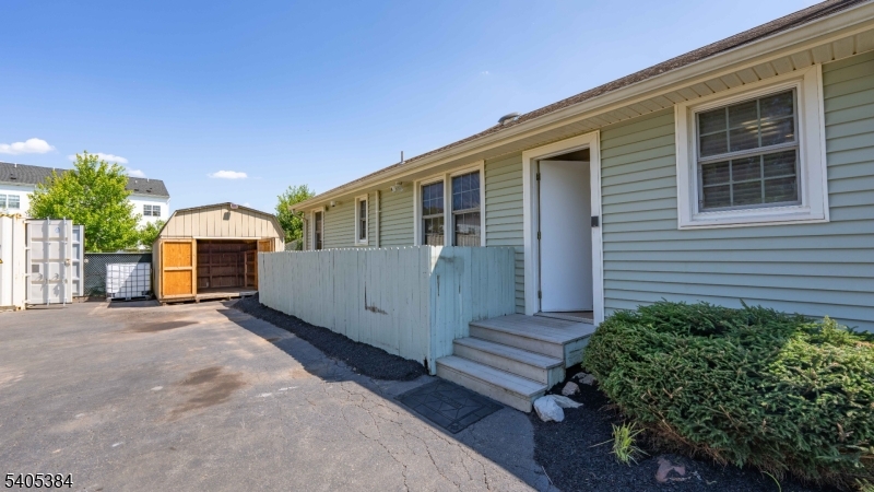 Prime Highway Location - Commercial Lease