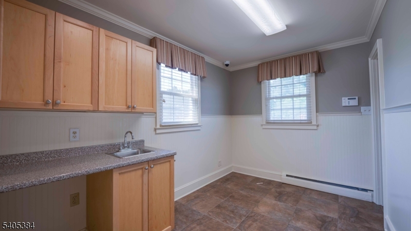 Prime Highway Location - Commercial Lease