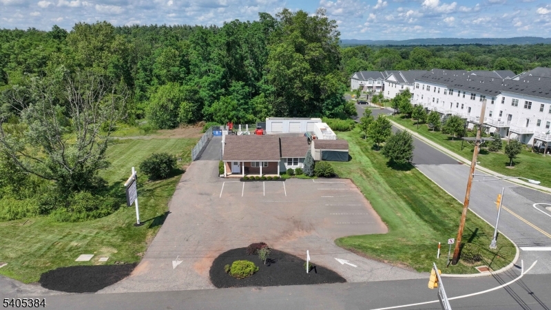 Prime Highway Location - Commercial Lease