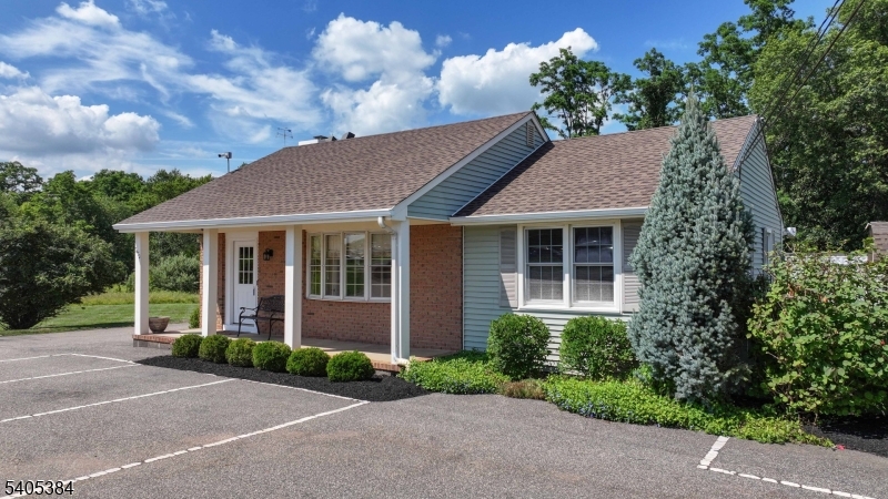 Prime Highway Location - Commercial Lease