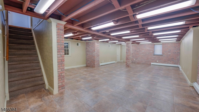 Prime Highway Location - Commercial Lease