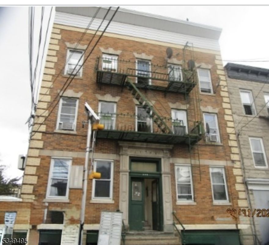 Great investment opportunity for an 11 unit apartment building in North Newark. Nice size lot included in sale . The lot can be used for parking or possibly build another unit. Possibilities are endless . Don't miss your opportunity to own this great building  in a trending market