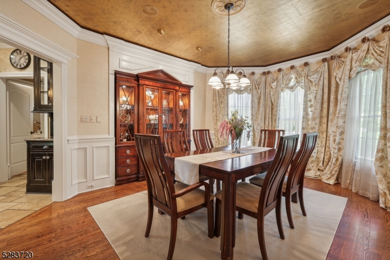 RIKER HILL - Residential