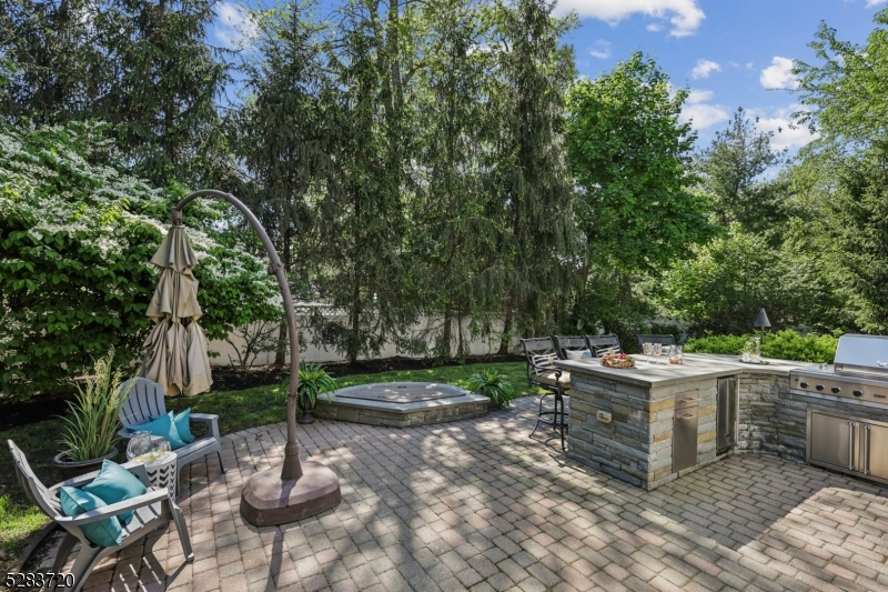 RIKER HILL - Residential