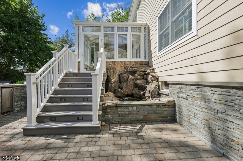 RIKER HILL - Residential