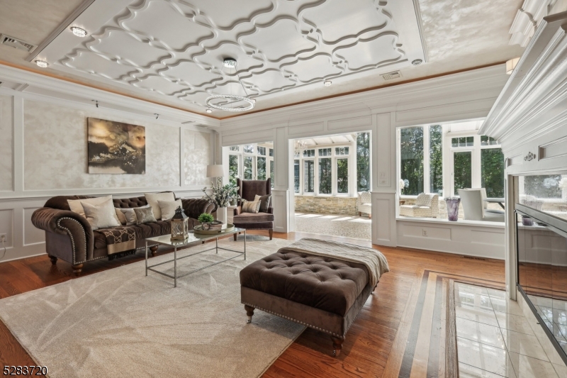 RIKER HILL - Residential