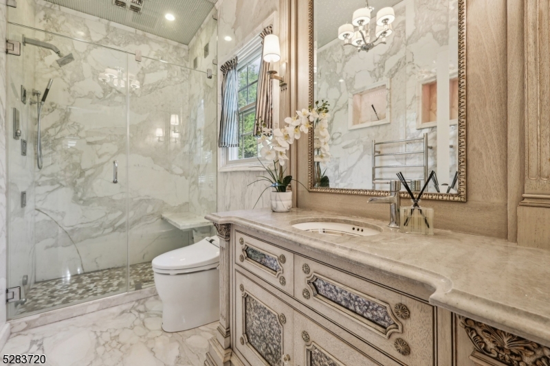 RIKER HILL - Residential