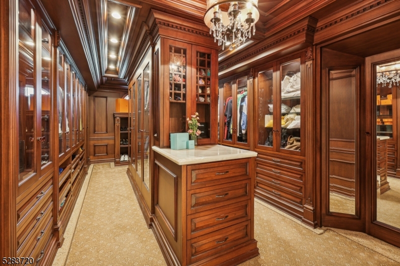 RIKER HILL - Residential