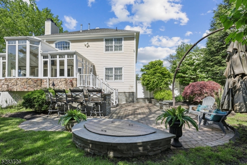 RIKER HILL - Residential