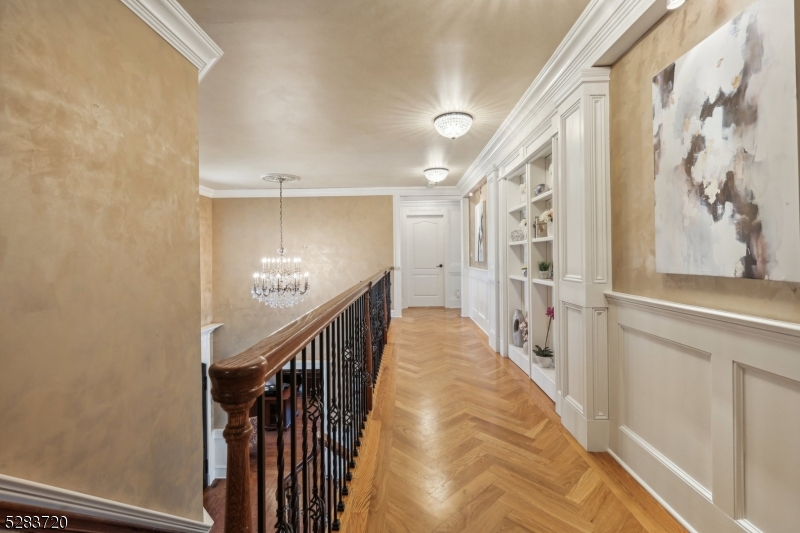 RIKER HILL - Residential