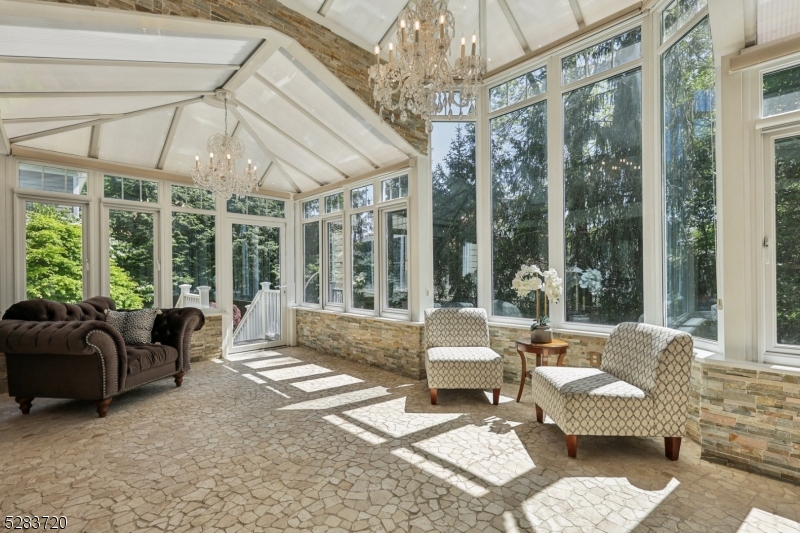 RIKER HILL - Residential