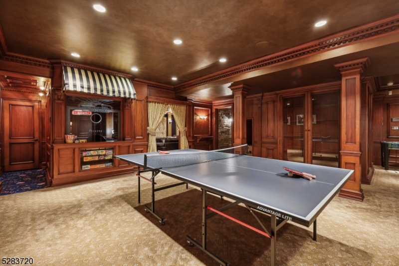 RIKER HILL - Residential