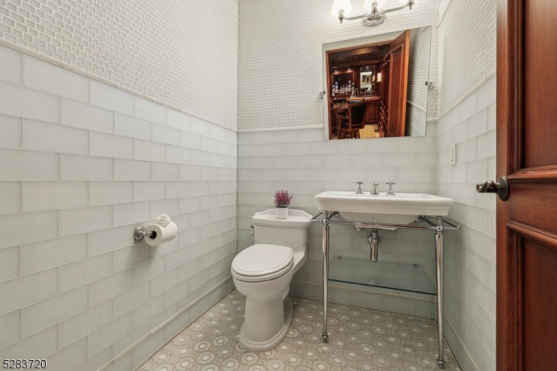 RIKER HILL - Residential